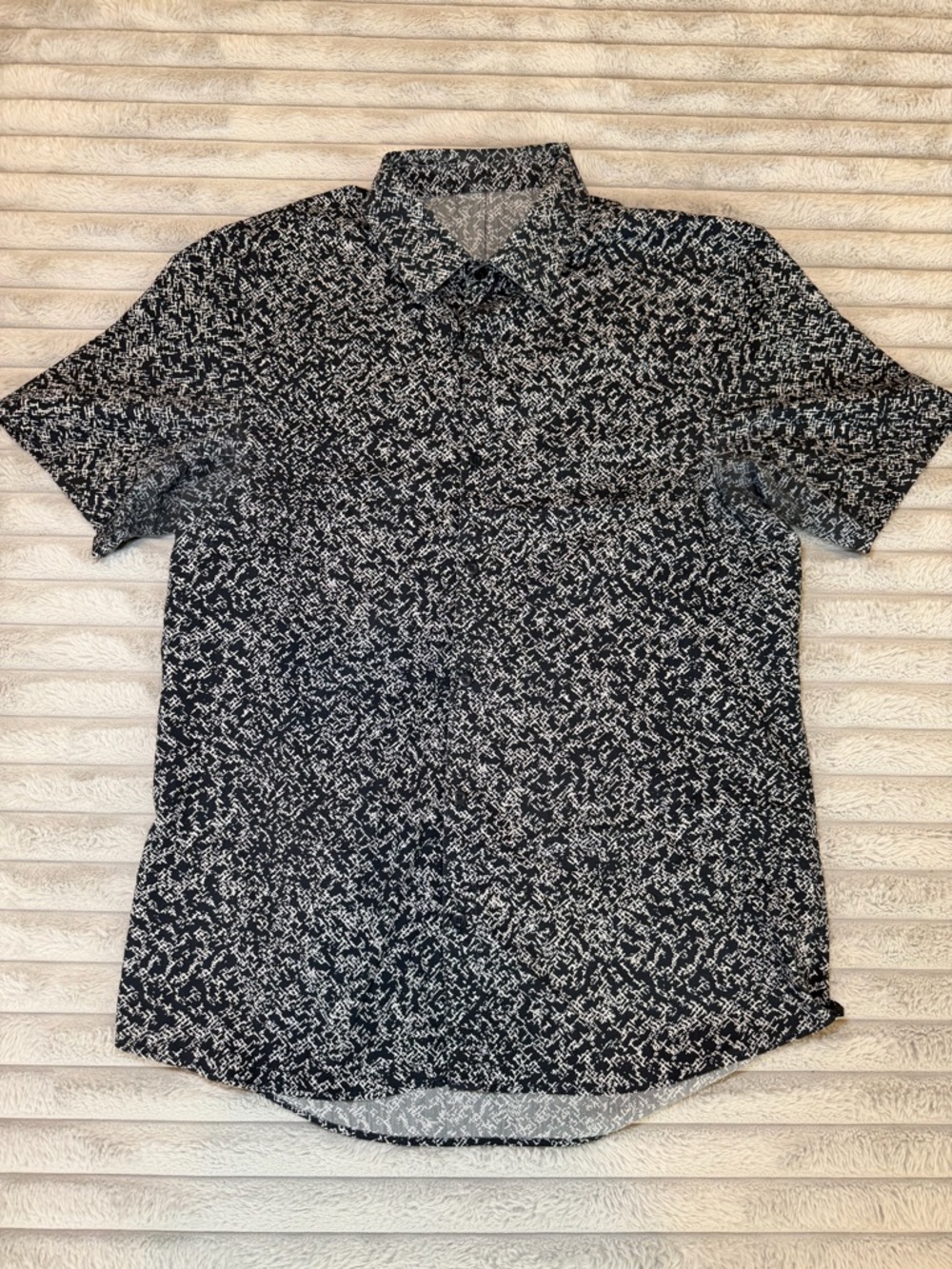 Lululemon Men's Short-Sleeve Navy & White Patterned Shirt